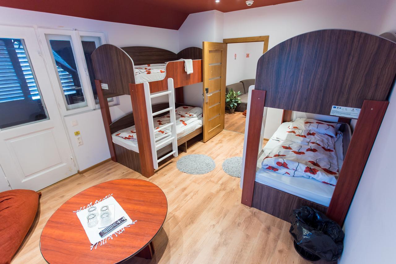 Green Hostel Sfântu-Gheorghe Екстериор снимка